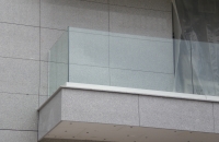 Стъклени парапети с подов фланец